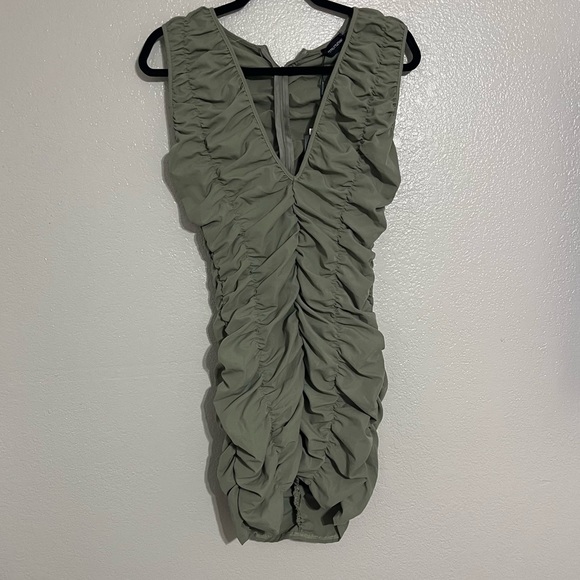 NWT Sage Green Woven Ruched Sleeveless Plunge Bodycon Dress Size 6 - Picture 4 of 7